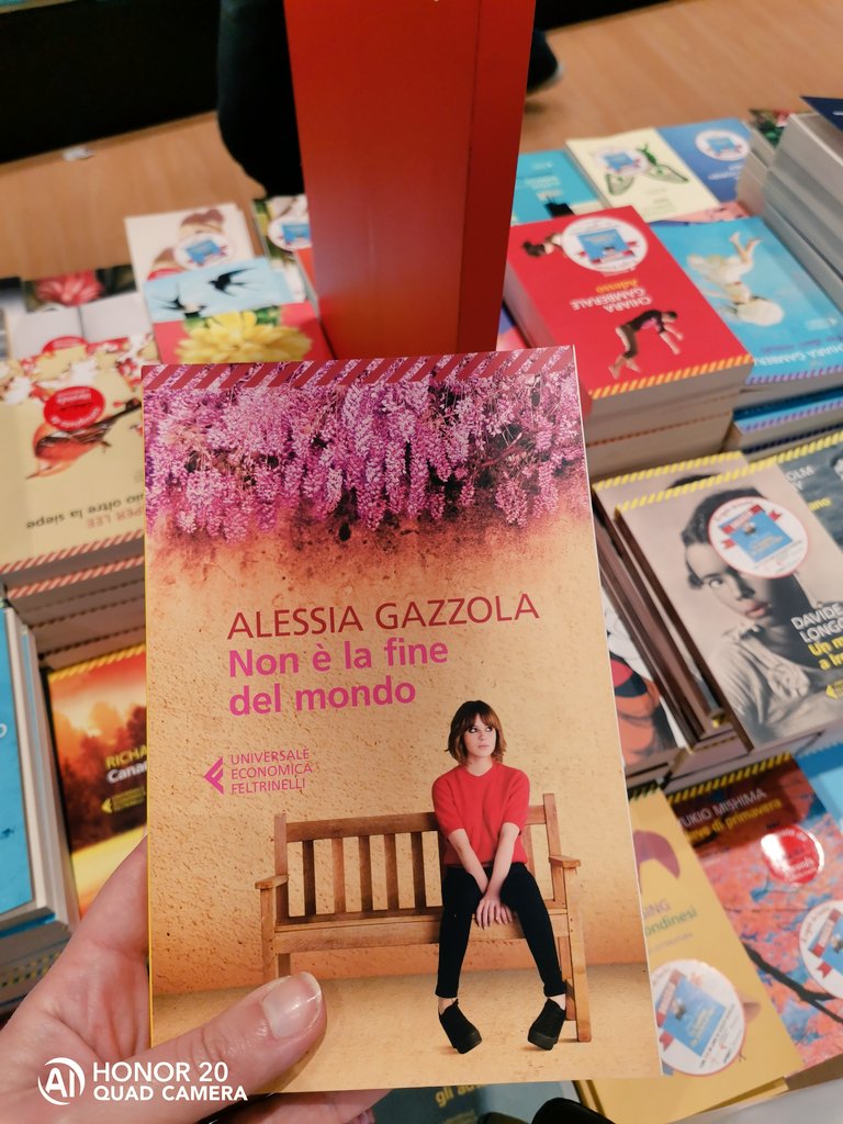 TiRacconto_Blog's tweet image. &quot;Fate ciò che vi appassiona, perché ci sarà sempre qualcuno pronto a dirvi che quella cosa si poteva fare diversamente, meglio. Forse sarà un successo o forse sarà un fallimento, ma almeno sarà stata una vostra decisione&quot;. (M. Obama) #motivationwednesday
#BelieveWomen #workhard