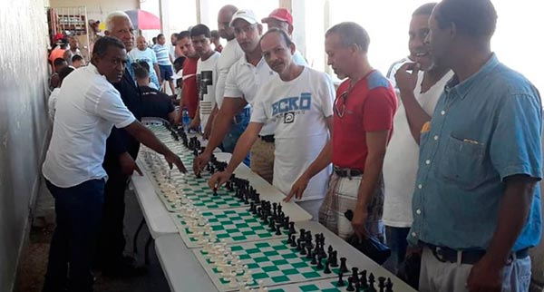 República Dominicana

CELEBRAN SIMULTÁNEA DE AJEDREZ EN CÁRCEL LA VICTORIA

fideamerica.com/index.php/repu…