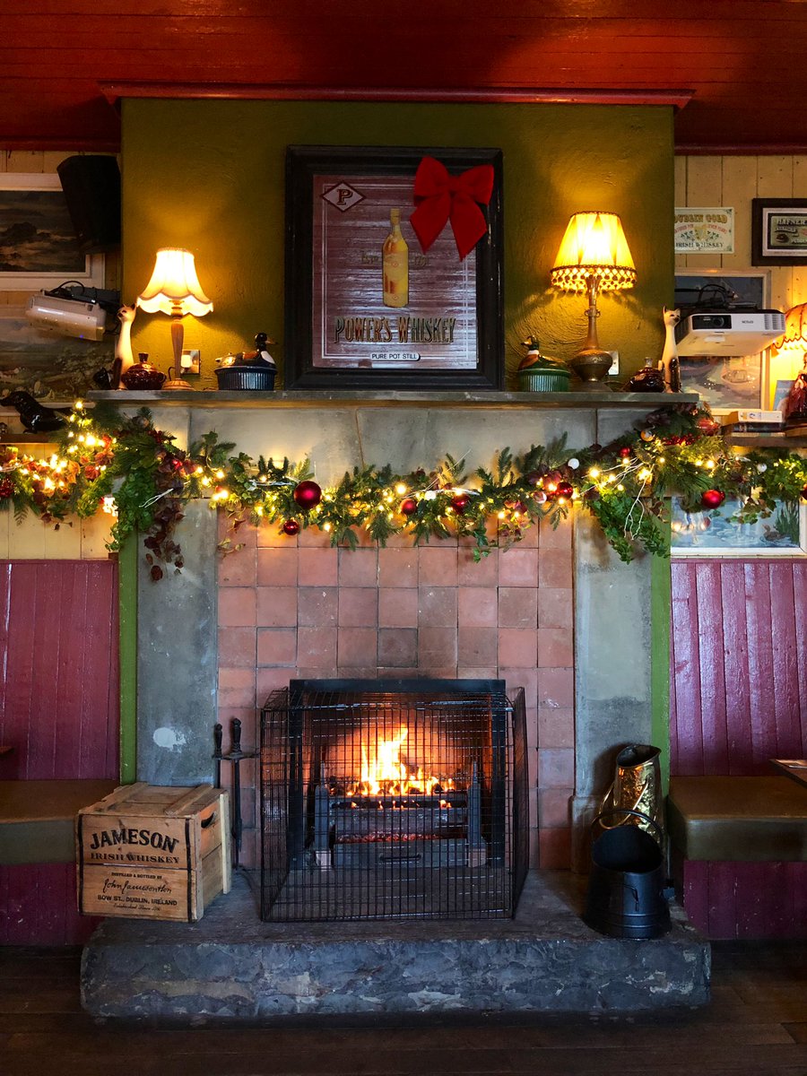 Christmas 2019: The Jeggy Nettle pub in Stranmillis: little bit old and gorgeous: roaring fire decorated with nettles, trailing ivy, aul weeds and a clatter of native robin redbreasts. #seasonsgreetings #aulirishpub #Christmas2019 #Belfast