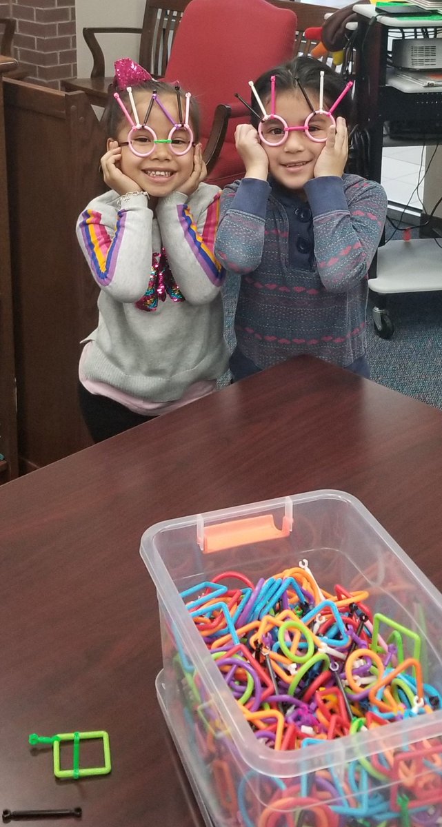 LeopardLibrary's tweet image. I love how creative our @MRobinsonElem students are when given the chance to explore! #makerspacemonth #makinglearningmagical