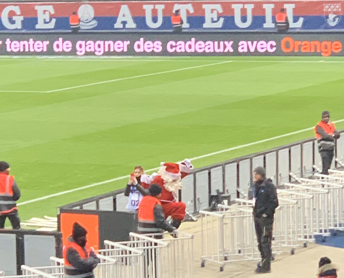 CureToberr's tweet photo. #attrapeznoël 😜 https://t.co/Xgpl0pHNFX