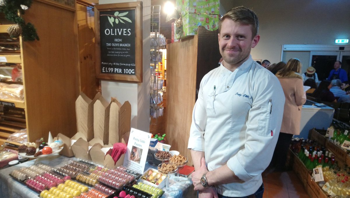 diningdevon's tweet photo. Tonight it's the Festive Indulgence Evening @dartsfarm so time for a spot of Christmas Shopping &amp; meeting some of your favourite producers &amp; chefs @michaelcaines @ChefSamuelBrook @little_pod @georgieporgiesp #ChristmasIsComing 🤶 🎄 ☺ #local #Devon https://t.co/MBYLqUpFGX