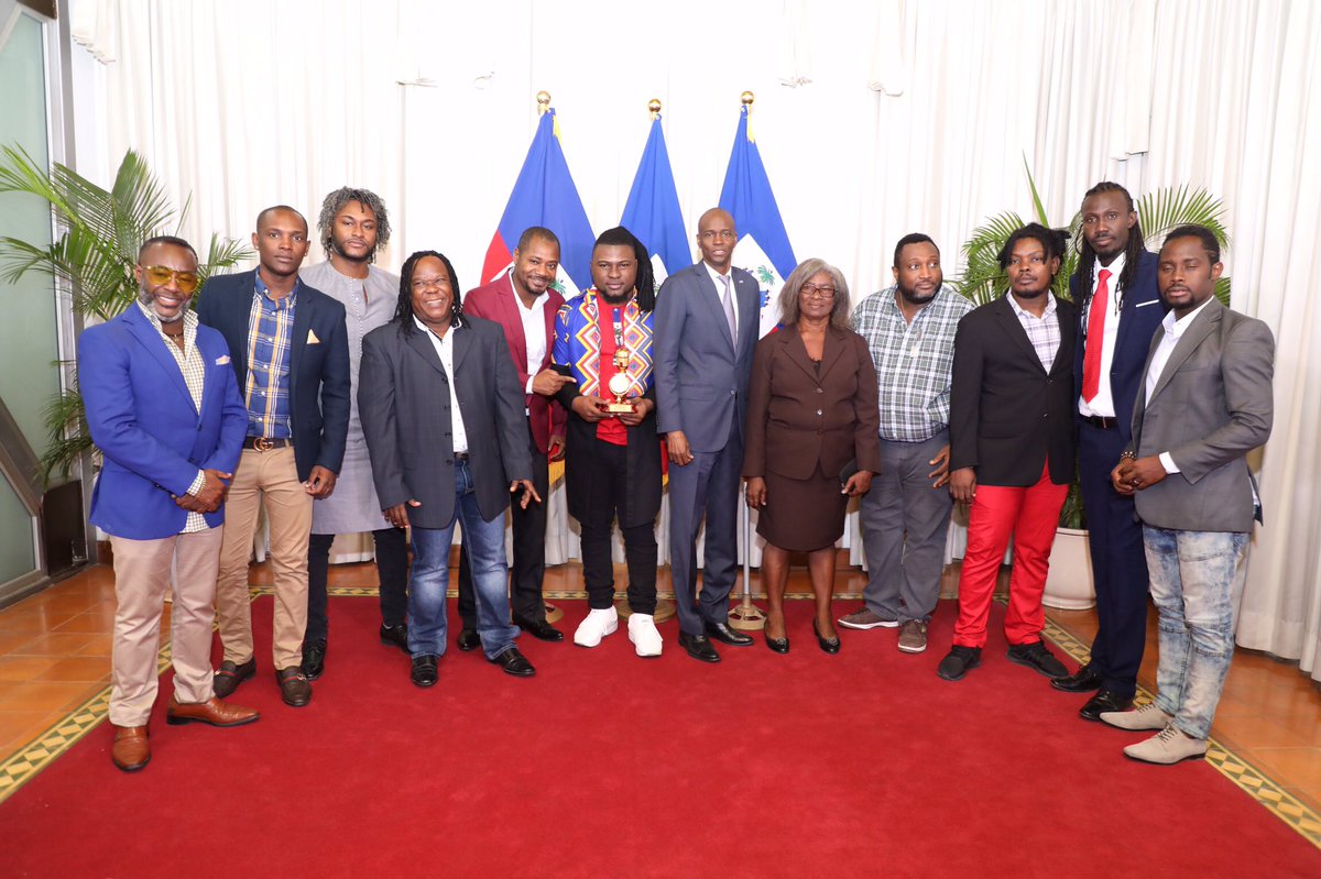 moisejovenel's tweet photo. Manno Beats, s’est vu décerner 2 trophées, à la 6ème édition de All Africa Music Awards (AFRIMA),la plus grande distinction de la musique africaine pour sa chanson "Akouna". Je suis heureux d’accueillir ce jeune prodige en vue de lui rendre un hommage bien mérité pour son talent. https://t.co/i5SV7AIMvM