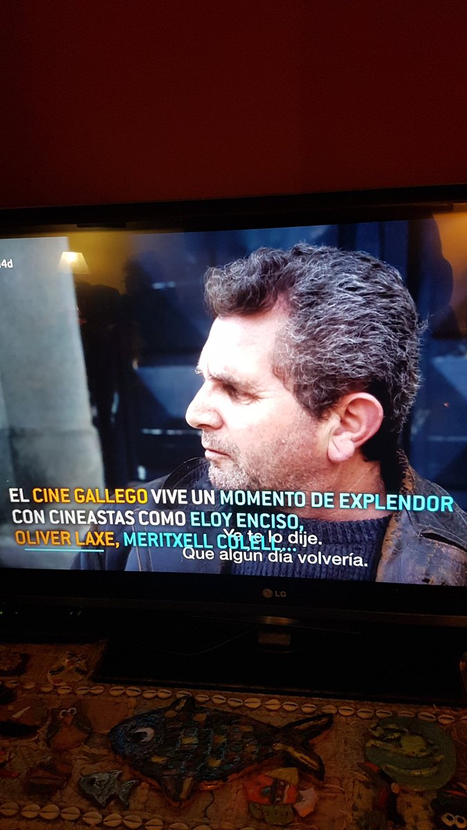 Pensábamos que la Academia de la Lengua daba "esplendor" pero ahora debe ser que da EXPLENDOR. Así nos va en los Informes Pisa...