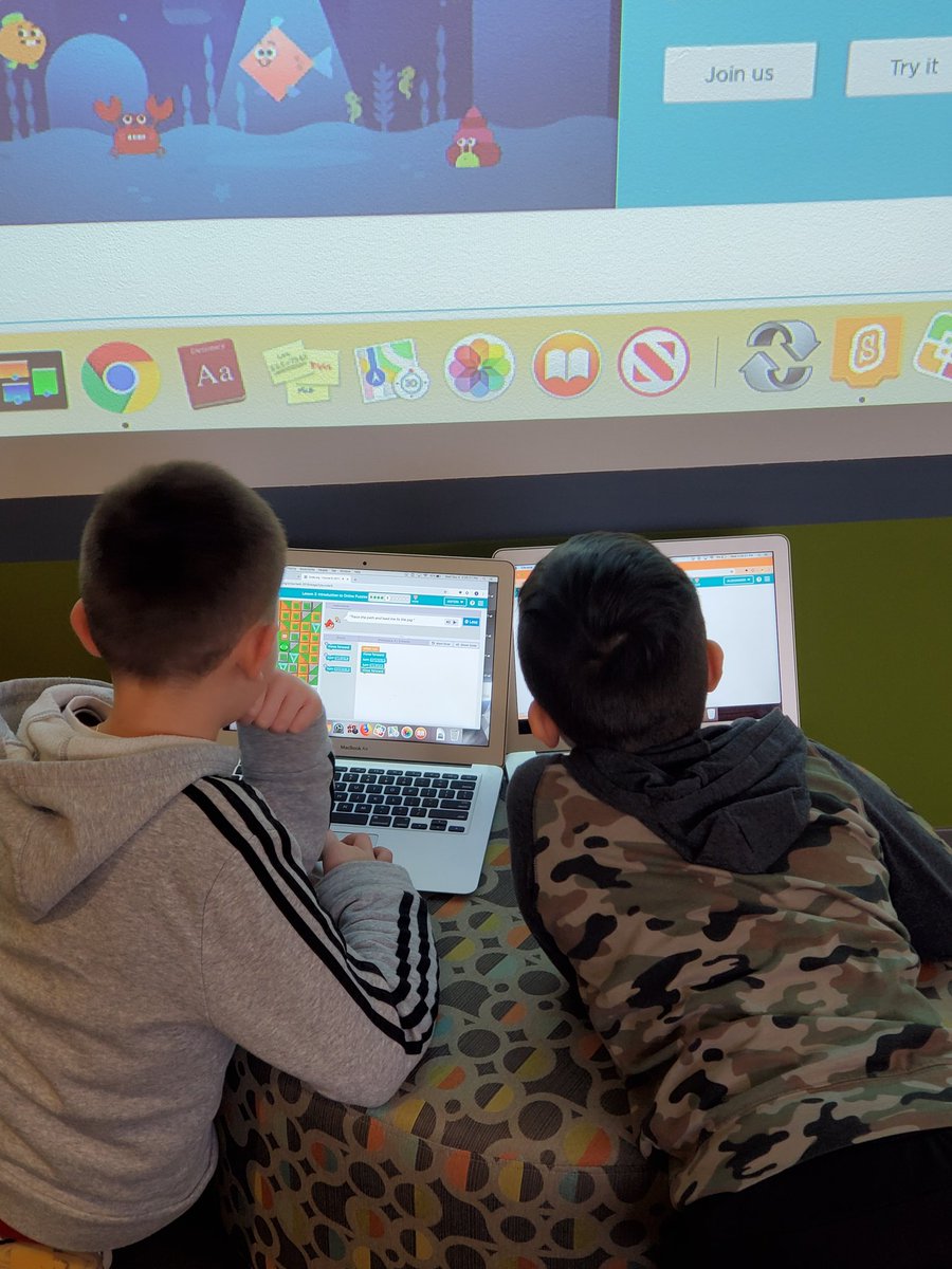 ElsieJohnsonIC's tweet image. 4th grade gearing up for #HourOfCode with @codeorg and their friends! So much fun during #TechTimeWithMsDiBiase @CCSD93 @EJPrincipalD93 @ECJSchool