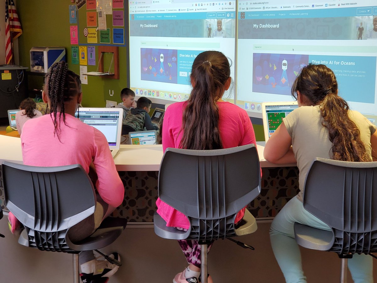 ElsieJohnsonIC's tweet image. 4th grade gearing up for #HourOfCode with @codeorg and their friends! So much fun during #TechTimeWithMsDiBiase @CCSD93 @EJPrincipalD93 @ECJSchool