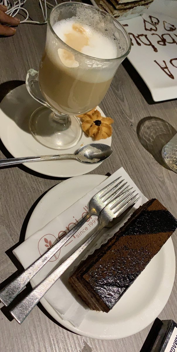 3ashou's tweet photo. @Epidor_tz is my all-time favorite restaurant ever... #dessertlover #zanzibariwoman https://t.co/Mu9NRfICpt
