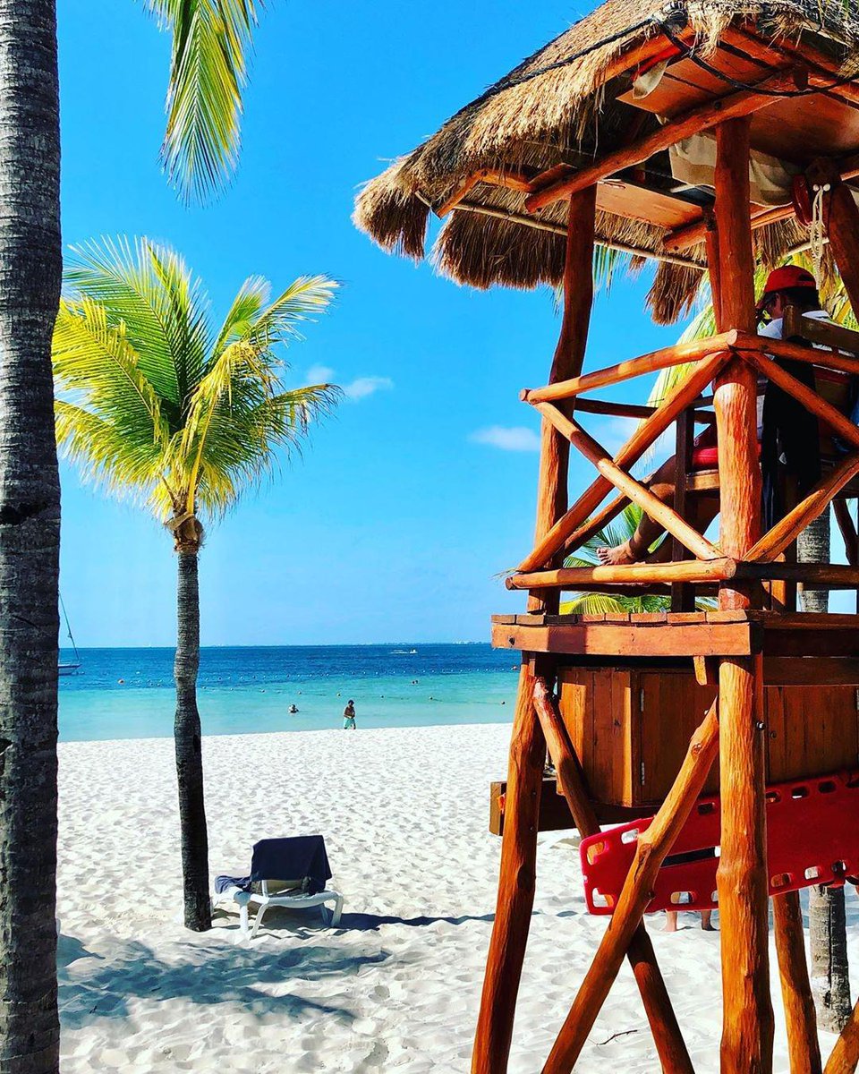 mjcasto's tweet photo. Melt your worries away at one of Cancun's white-sand beaches. ⛱️ https://t.co/rVBf8sigMy