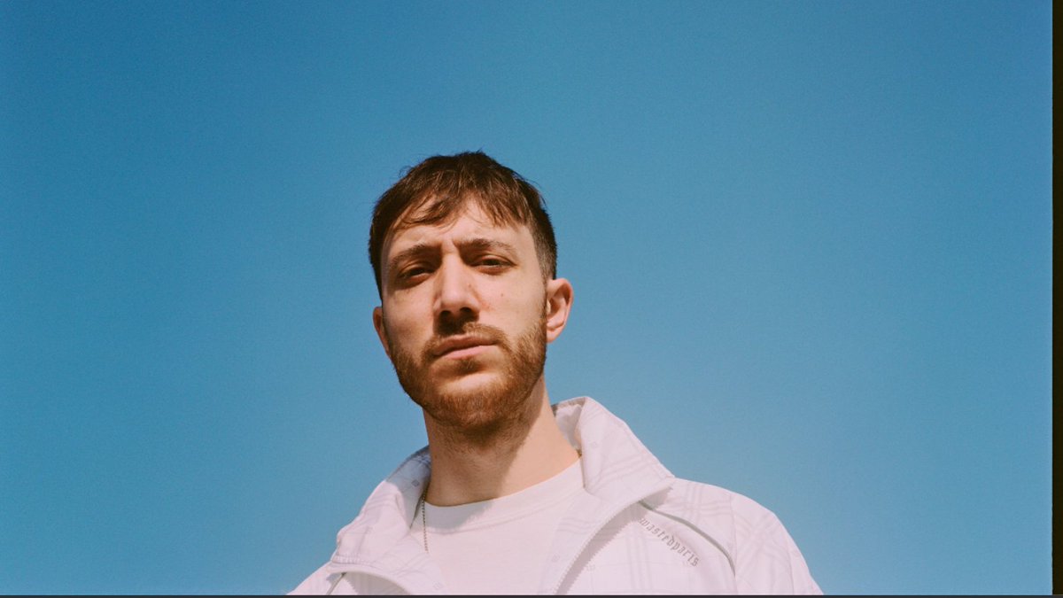 Simia sur la scène de <a href="/Cultureauquai/">Culture au Quai</a> samedi 14 décembre à 19h30. Lauréat du dispositif FoRTE, ce jeune rappeur raconte de manière poétique et introspective ses déceptions amoureuses et son besoin de tracer sa voie. 
Réservez gratuitement dès maintenant : urlz.fr/bgQ0