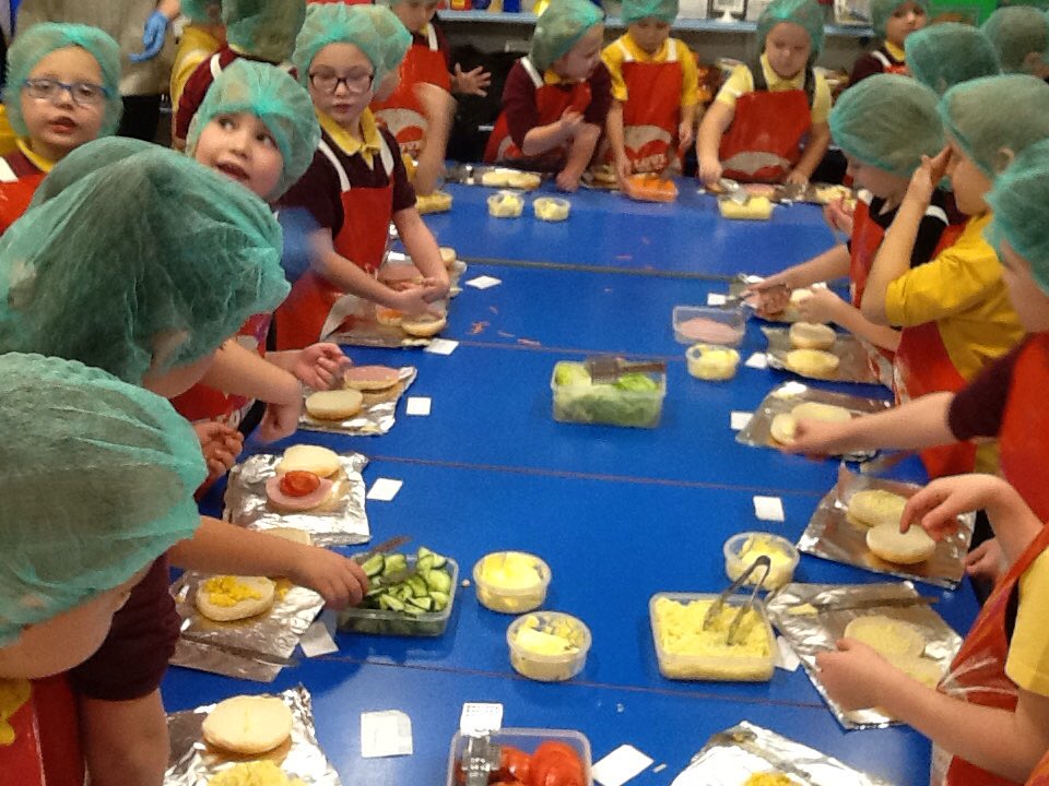 llanhariprimary's tweet photo. Class 3 thoroughly enjoyed making a healthy roll today with the ladies from warburton's bread. They also learnt how bread was made as well as how much food we should eat from each of the food groups. #healthyschools #warburtonsbread https://t.co/UAOQHshW9D