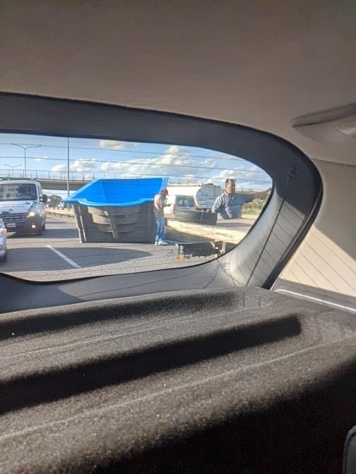 CamiMoyano's tweet photo. @caminobuenayre pileta en el carril rápido, llegando al peaje, mano a autopista del oeste https://t.co/iAOt0gXJgW