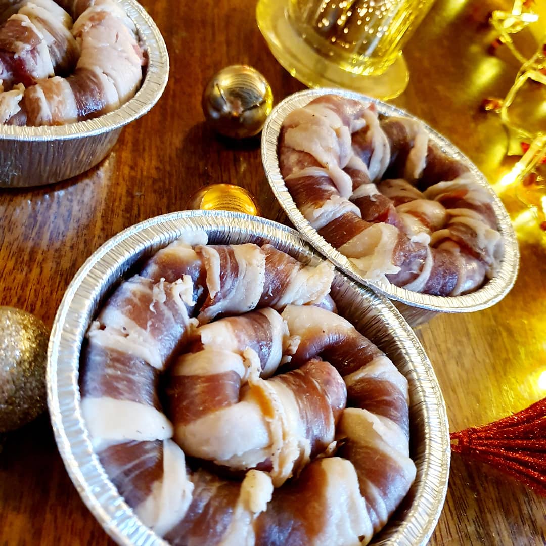 KitchenHalal's tweet image. These are extremely popular during this time of the year, make sure you get yours in plenty of time! 
Try our limited edition Cows in Covers Pinwheels!
Seasoned beef cocktail sausages, wrapped in maple smoked beef bacon...#lush #halal 
Order online now:
gourmethalalkitchen.co.uk