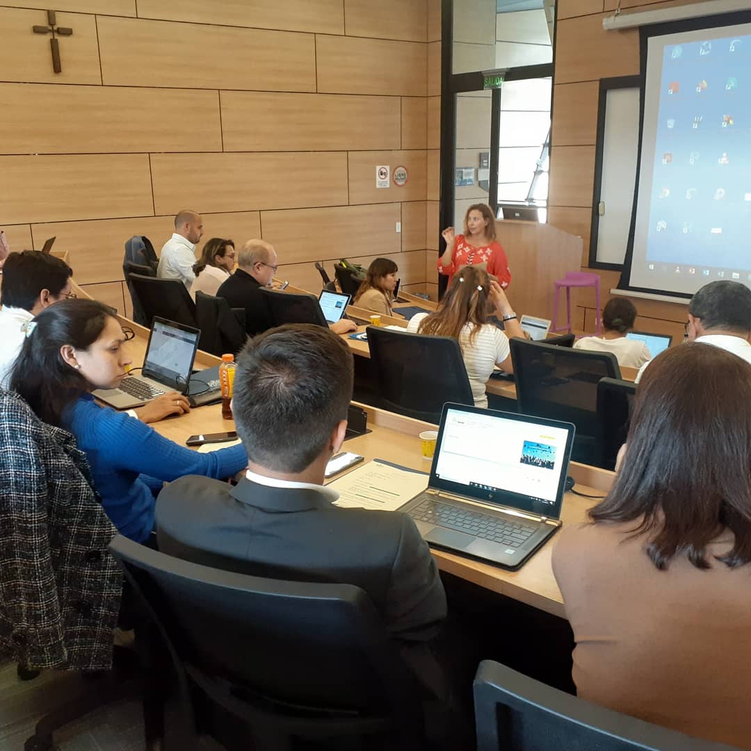 LinkYou_Project's tweet image. Comenzó un nuevo encuentro del #Linkyouproject, en esta oportunidad en la @UniJaveriana. Serán tres días de trabajo. Mañana con la Conferencia Internacional &quot;Universidades y empresas trabajando juntas&quot; .