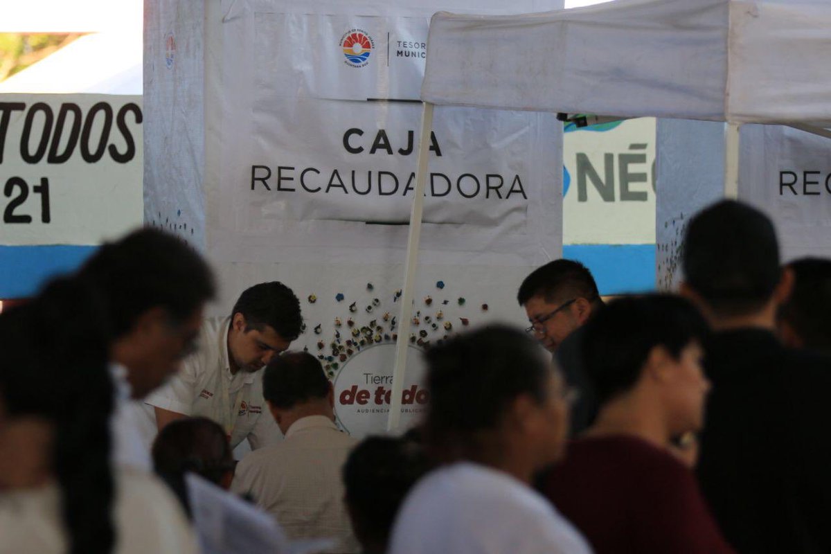 AytoCancun's tweet photo. ¡Aún estás a tiempo de llegar! Hoy la jornada de #TierraDeTodos se realiza hasta las 6 de la tarde 🕕. No te pierdas la oportunidad de acceder a todos los servicios que acercamos hasta ti en el domo de la #SM221.
#CancúnTierraDeTodos https://t.co/huisq4Ewp8
