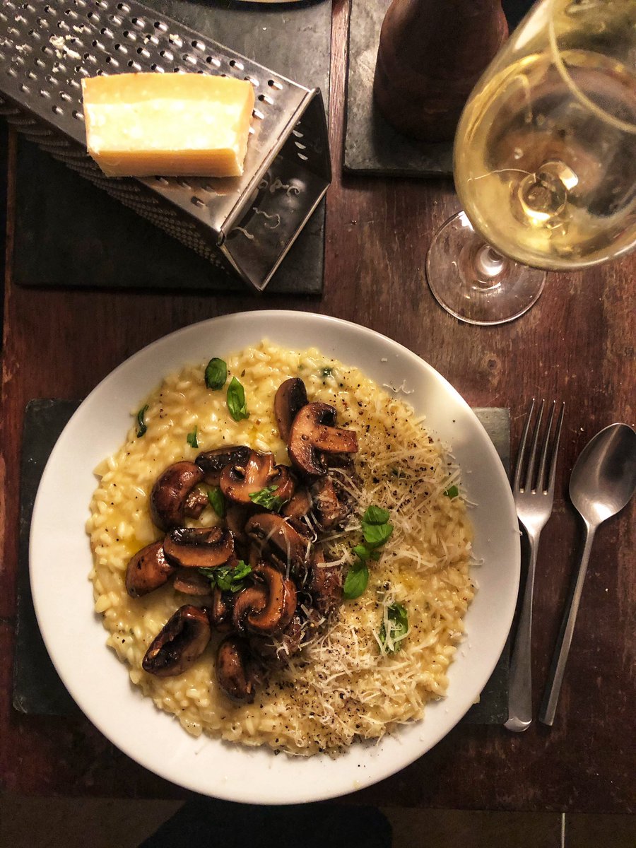 Food4lovers's tweet photo. Mushroom Risotto
Risotto one of the greatest work outs you get before eating !
#ComfortFood #ItalianFood #Risotto #FoodIsColour #BeigeFood #FoodIsFlavour #FoodPhoto #FoodPorn #LoveFood https://t.co/AHNJfCeXlZ