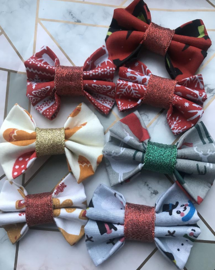 Bellas_Pet_Fash's tweet photo. Our xmas bows! only Β£3.50 #bow #bows #catbows #dogbows #catbow #vegan #veganpetitem https://t.co/NbE8HFgNwF