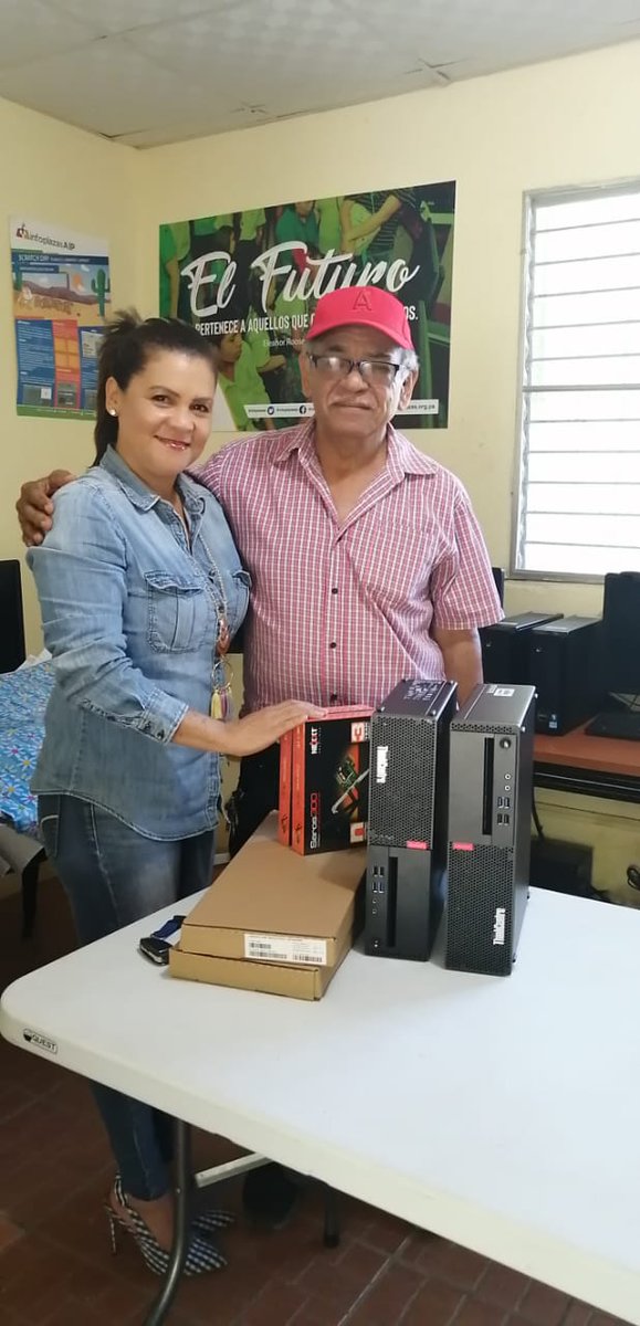 Asociado H.R. Cesar Cedeño recibe de <a href="/Infoplazass/">Infoplazas</a>  nuevos equipos tecnologicos q le permitiran brindar un mejor servicio a nuestros usuarios #LasPalmitas #AlfabetizaciónDigital