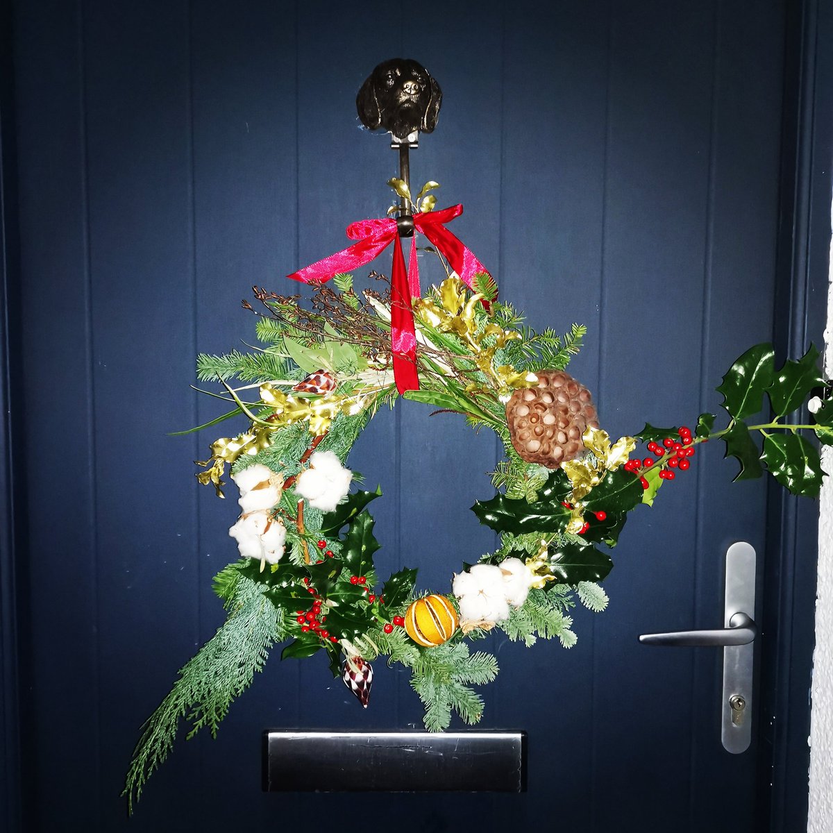 How beautiful is my wreath from <a href="/thecrateflowers/">The Crate</a>?! Available to order on thecrate.ie!