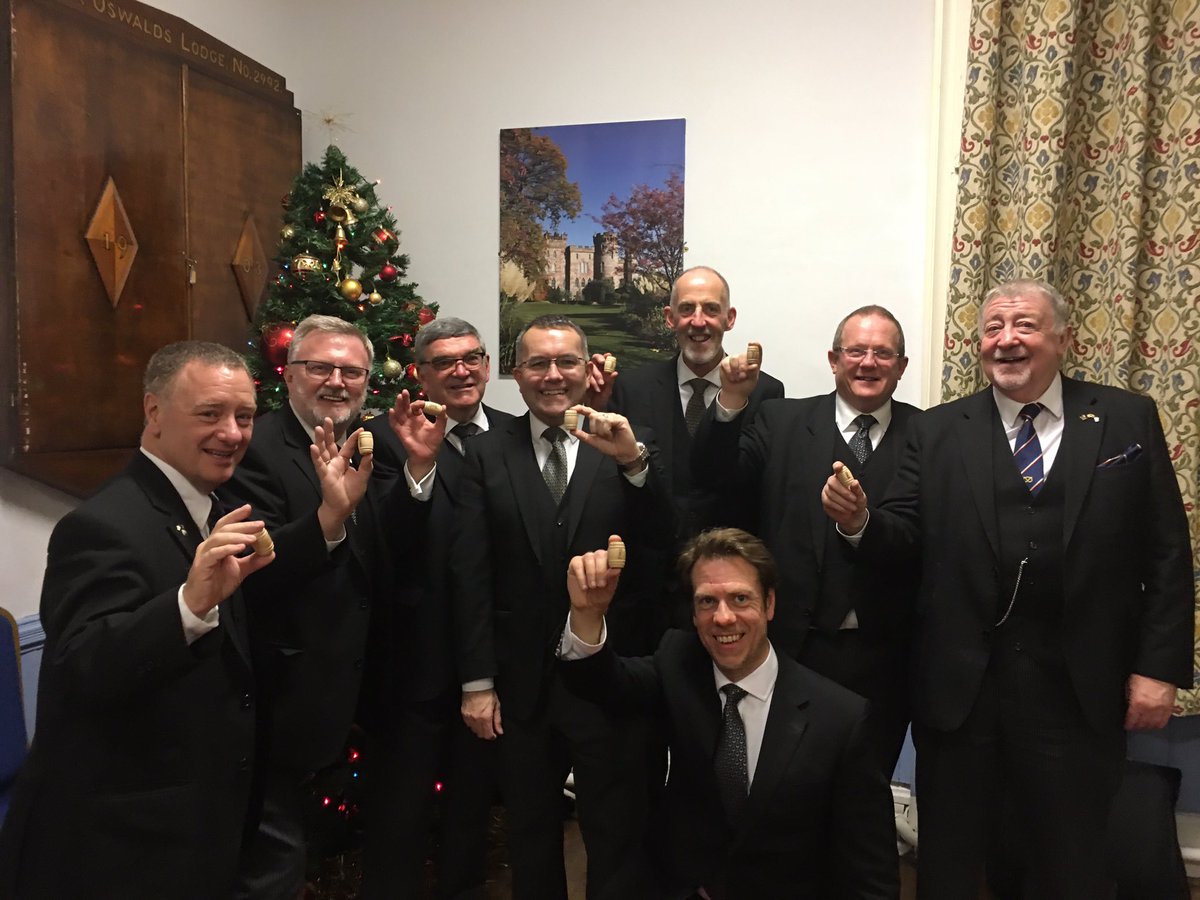 StaffsShropsMMM's tweet photo. Staffordshire and Shropshire Mark Masters and Royal Ark Mariners on tour at St. Oswalds Craft Lodge, No. 2992 in the Province of Cheshire @ShropshireMason https://t.co/OHVRBQowdv