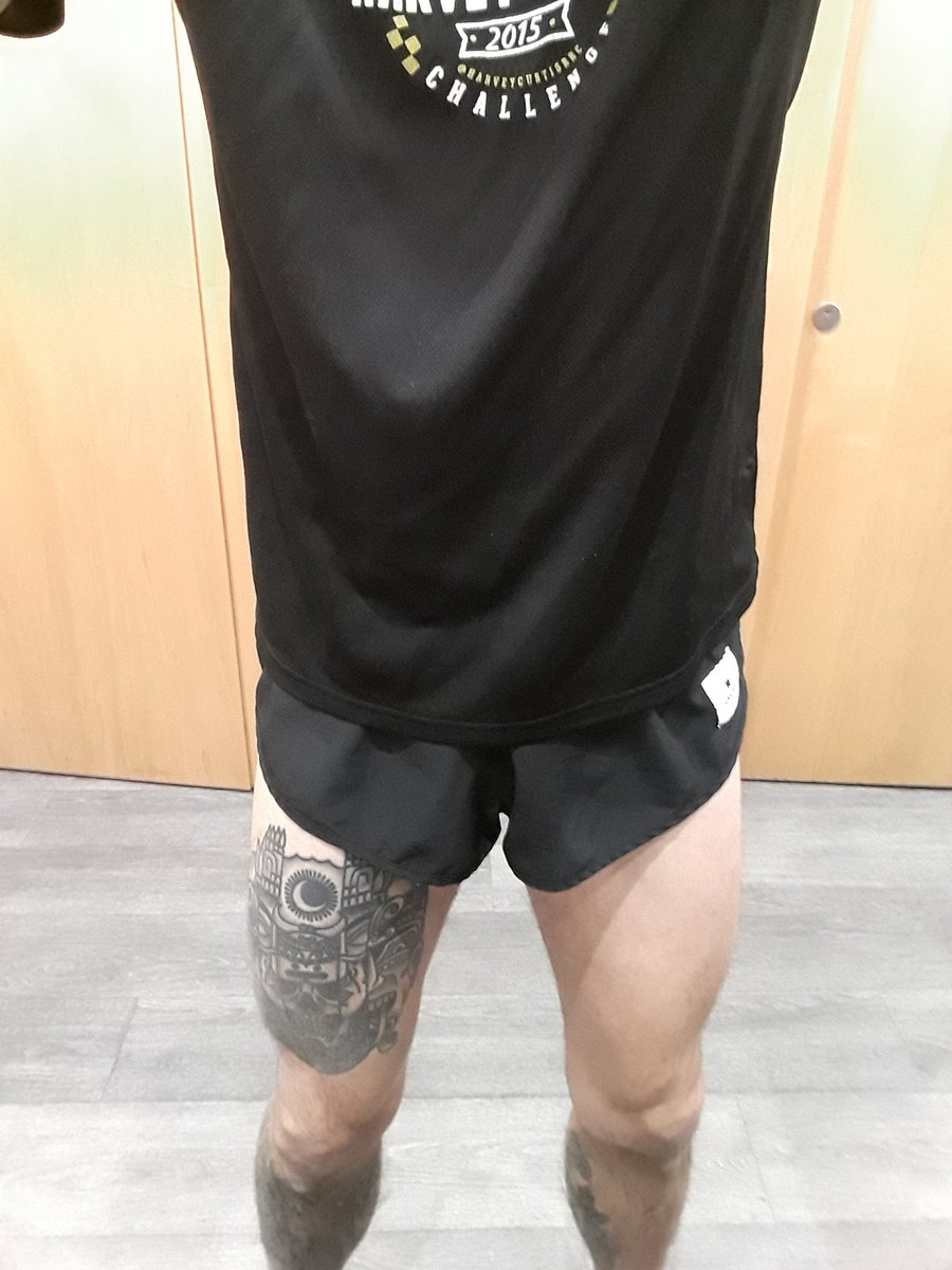 rojasrunning's tweet photo. Feeling sharp &amp; fast in the @sayskycph shorts ⚡
Also a bit awkward walking round my office. I sit at the last set of desks on the top floor of the last building. 
Showing a tad more than untanned legs &amp; tattoos...🤪 
#CheekyKev #WorkRunBalance #Runch
#SayskyCPH https://t.co/ZTKfFFjjmH
