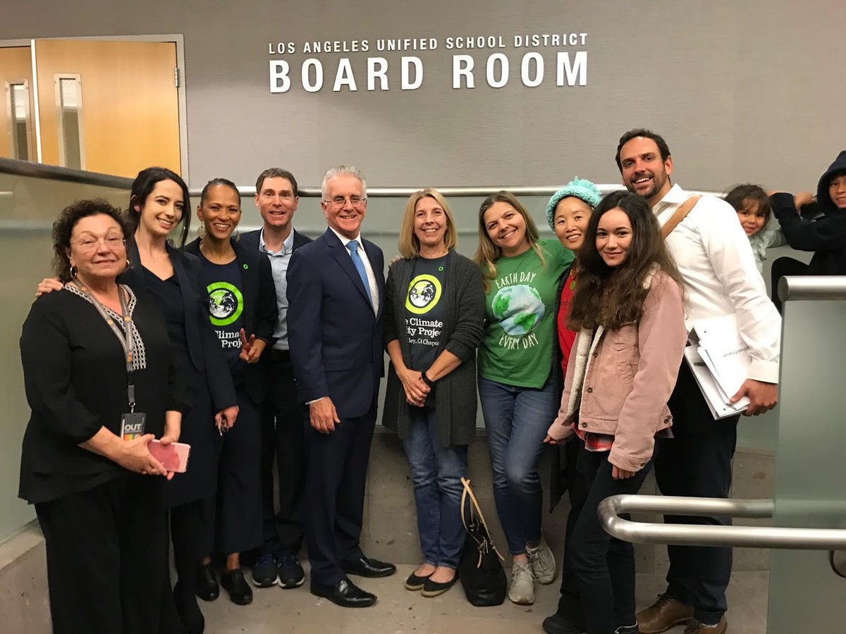 algore's tweet image. Big move by @LASchools, the 2nd largest school district in the country, to commit to 100% clean renewable electricity by 2030. This is grassroots energy put into action: @ClimateReality working with stakeholders &amp;amp; policymakers to #LeadOnClimate. climaterealityproject.org/press/los-ange…