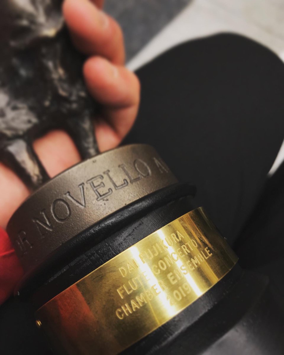 daifujikura's tweet photo. Thank you Ivor Novello Award, on Flute Concerto (am in tube with her as I didn’t bring a bag) っちゅうわけで、「フルート協奏曲」でこの賞もらいました、ありがとう。めっちゃ重たいこれ、鞄持ってこなかったので握って地下鉄乗ってます。 https://t.co/VlGD8wlvLP