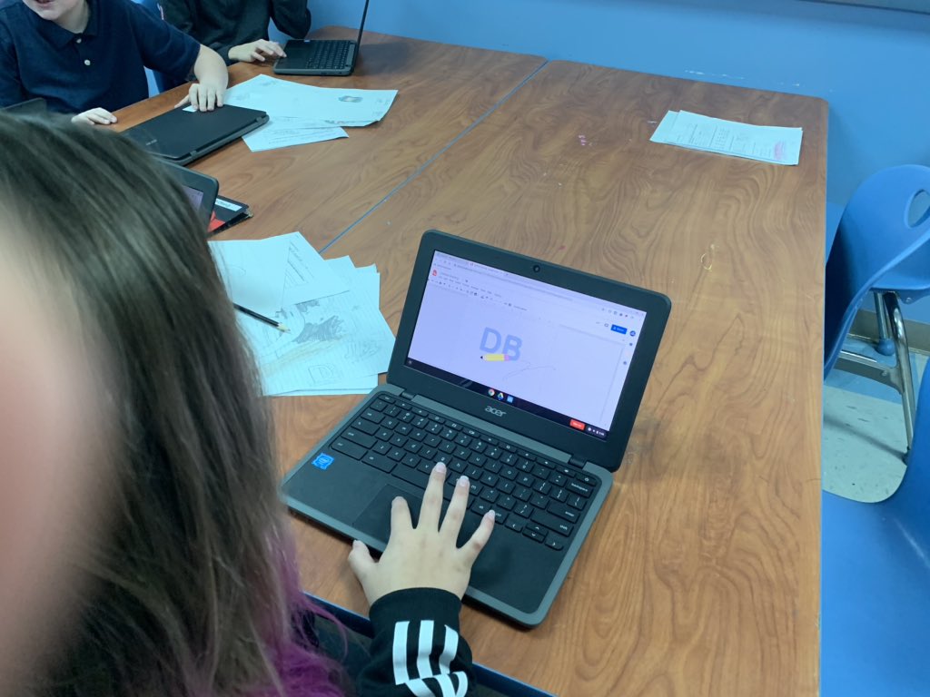 PHES_EEE's tweet photo. 5th grade students @PershingHillES were learning how to use Google Drawings to create their personal logos. #PHESpride #AACPSAwesome #eee https://t.co/FQJfQvPo9L