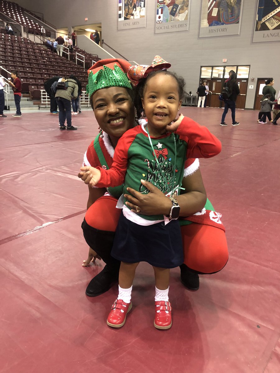 BrigitteQuinon4's tweet photo. Ary had a blast at the be an angel Christmas party! Not sure who she is but you made my daughters day with your outfit @AldineISD @Keeble_AISD https://t.co/GwqpLGr5F7