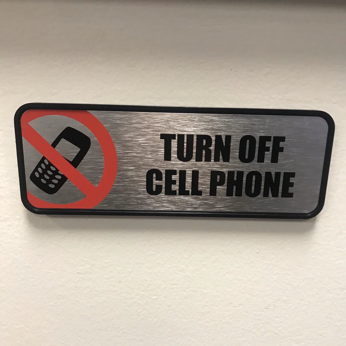 Tall_Mia's tweet photo. So far FIVE people have taken cell phone calls in this waiting room... and one is watching a video π€¦π»ββοΈ #Etiquette #YourCallsArentInteresting #ShutThatThingOff #ReadTheSign https://t.co/biU57lbVLI