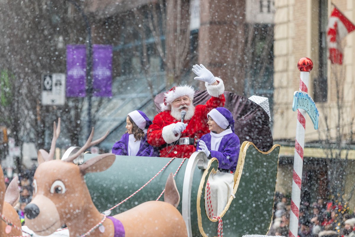VanSantaParade's tweet photo. Relive the @TELUS presents Vancouver Santa Claus Parade on @GlobalBC and @BC1. The one-hour parade special will air Dec 14 and again on Dec 25 and 26! #TELUSSantaClausParade https://t.co/fSxmHdbUKU