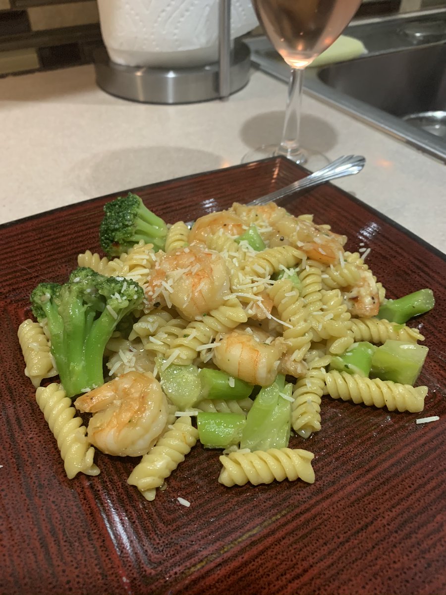_FeistyOne's tweet image. Simple but delish 🍴.... the sauce albeit not blaringly visible is what makes this dish. Little spicy/little Asian flare but oh so good. #NotProcessed