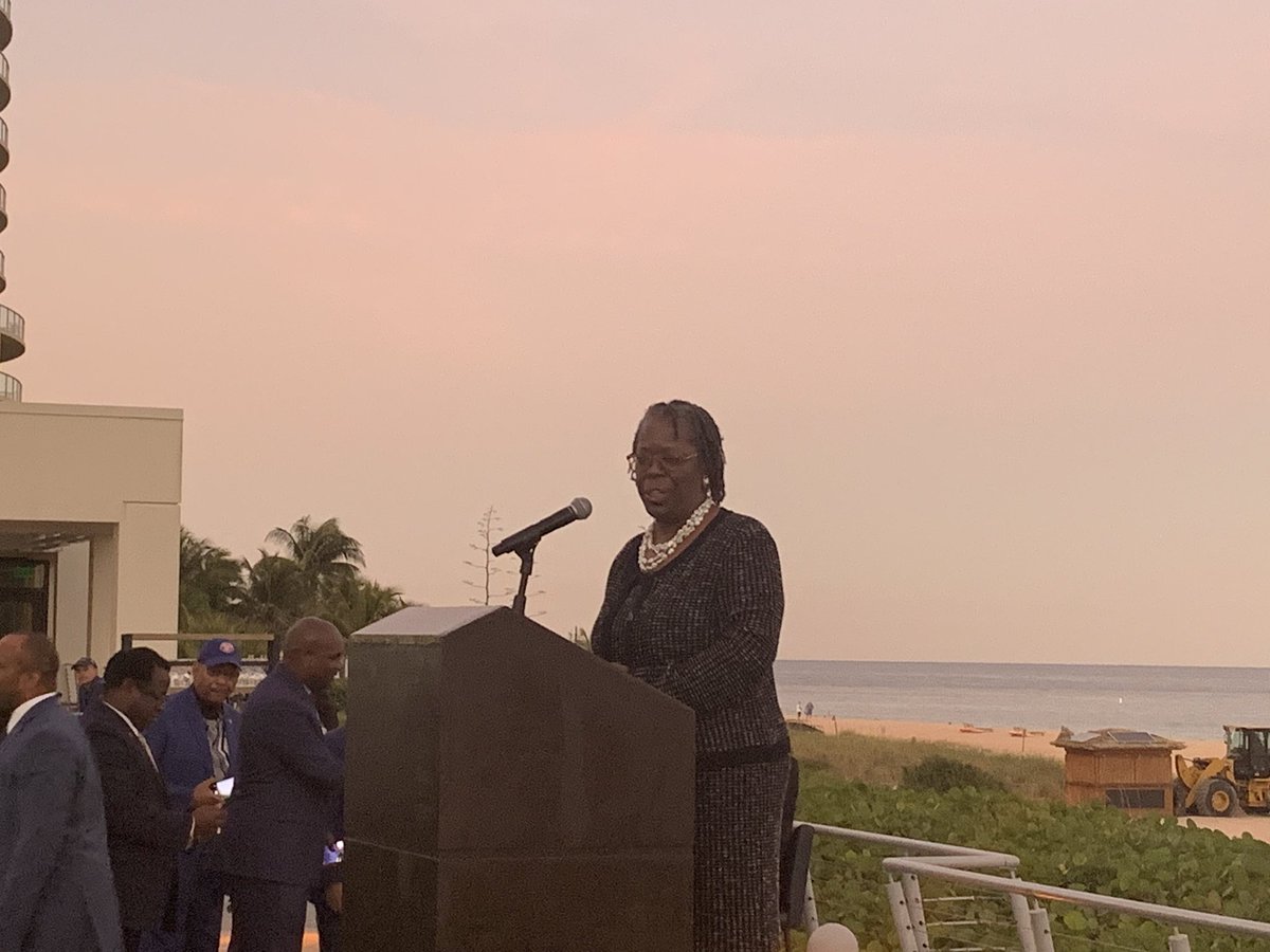 RealTigerWells's tweet image. Rep. @GCobbHunter, President of #NBCSL, introduced former Attorney General @EricHolder, who is now addressing the crowd at this year’s annual conference. @NBCSLNews