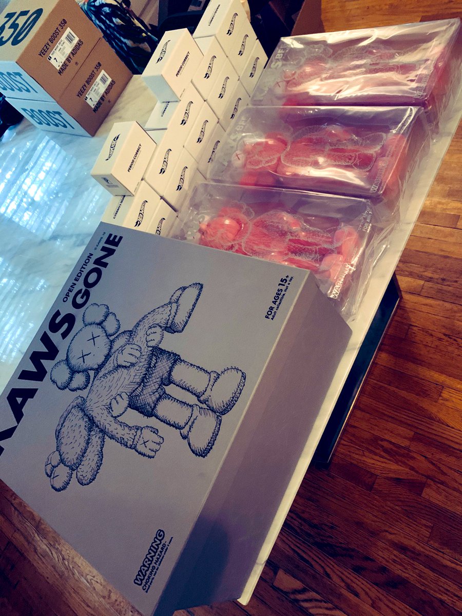 dawnkix1's tweet image. Had some pretty things waiting for me home from vacation, can say collectibles been the move

Bot: @Cybersole @theKickStation 
Proxies: @AUProxies @UnknownProxies @Leafproxies @ZoomProxies 
Group: @Join_Wolfpack