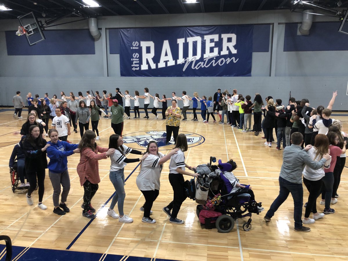 molly_dado's tweet photo. It’s heartwarming to work with such fabulous ⁦@HudsonSchoolsWI⁩ students and be able to share our unified experience with other area schools #livingunified #RUkind https://t.co/if7aI2GMN2