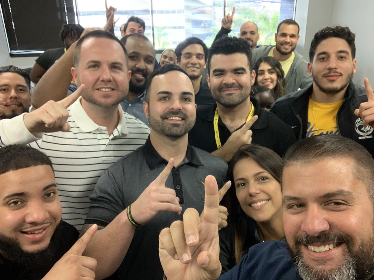 Our new Mon$tar$ are committed to be #1 and green across the board. @Emicel01A @JManuelSprint @Jessvallina23 <a href="/EddiePryor7/">Eddie Pryor</a> @sprintannie #SprintFam #commited #win