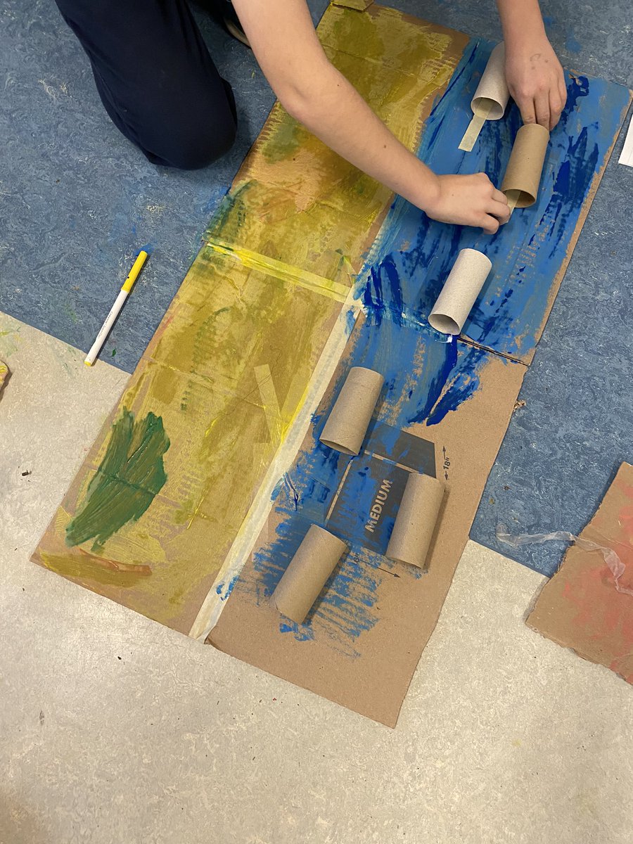 Ms_KatieCarter's tweet image. part of me loves this and part of me is dying @lifeatgeorgejay #sd61learn #inquiryproject #biomes #diorama