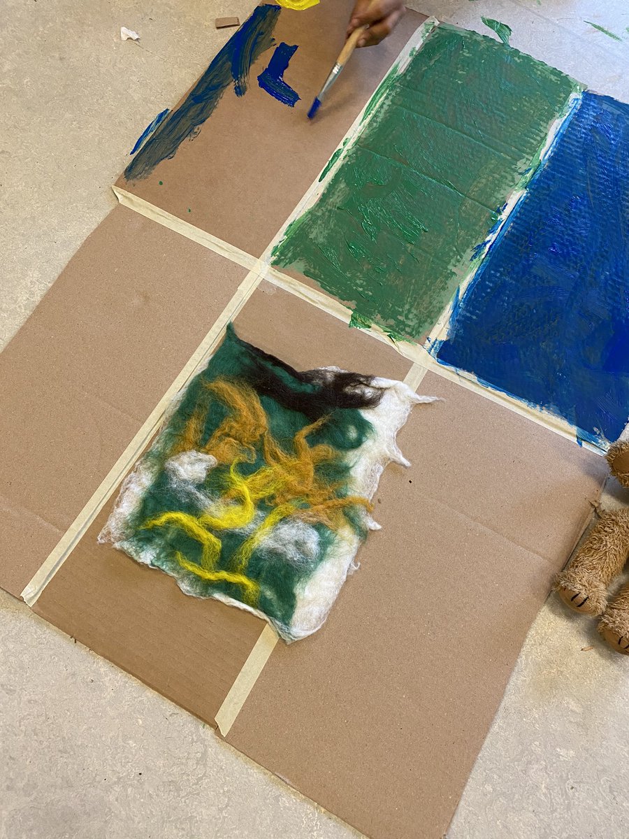 Ms_KatieCarter's tweet image. part of me loves this and part of me is dying @lifeatgeorgejay #sd61learn #inquiryproject #biomes #diorama