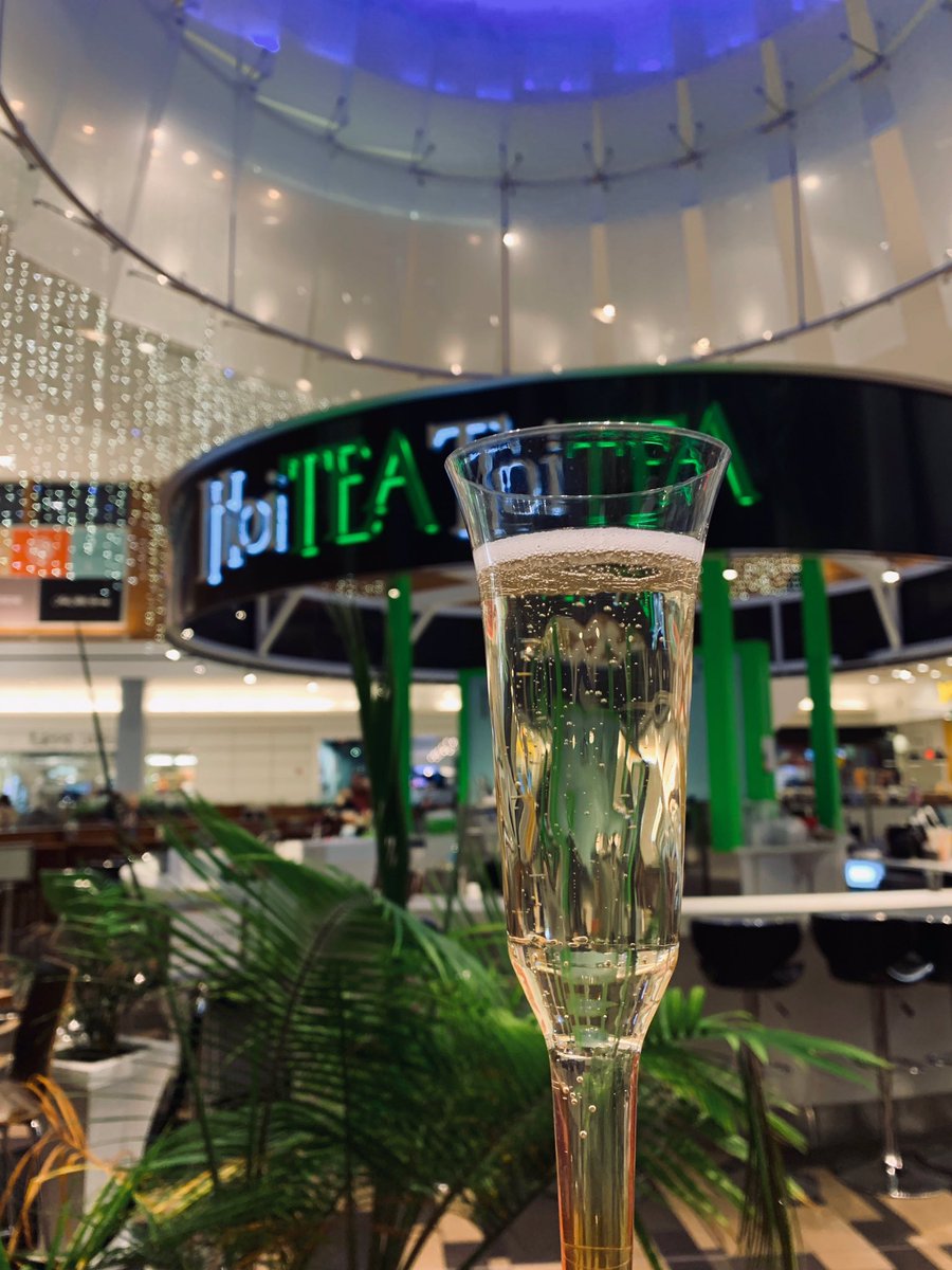 Join us @hoitea_toitea &amp; support @iuhealthfdn @shopfashionmall for a Tipsy Tea &amp; and a great cause! #foragoodcause #timetoshop #hoiteatoitea #chrostmasiscoming 🎅 🍾🥂 💕🍵