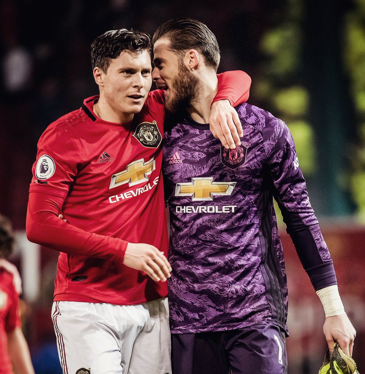 D_DeGea's tweet photo. I told you @vlindelof , Old Trafford wins games 🔥🔥 https://t.co/EkmwL1gG7s
