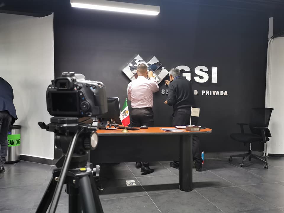 souliongroupmx's tweet photo. Hoy iniciamos grabaciones con nuestro cliente para su nuevo vídeo promocional, a lado de nuestros amigos de #BAG. Gracias por creer en nuestro trabajo. #InspiredForCreate https://t.co/EUyZSh909m