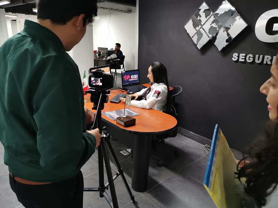 souliongroupmx's tweet photo. Hoy iniciamos grabaciones con nuestro cliente para su nuevo vídeo promocional, a lado de nuestros amigos de #BAG. Gracias por creer en nuestro trabajo. #InspiredForCreate https://t.co/EUyZSh909m