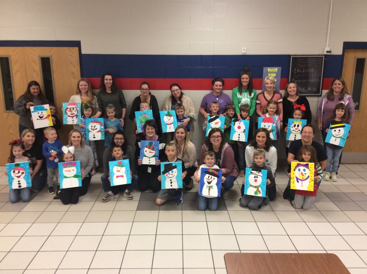 LibraryMP7's tweet photo. The Library's 2nd Annual Paint With Mom was a great success.  Special thanks to Mrs. Howle and @nicholsma1 for all their help.  Thanks to @sharongullett and @_MichelleCooper for the idea.  #MerryChristmas @QuitmanISD https://t.co/jR32kbU8Lk