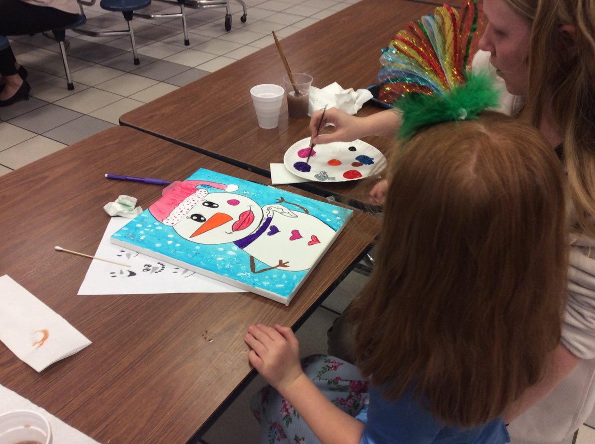 LibraryMP7's tweet photo. The Library's 2nd Annual Paint With Mom was a great success.  Special thanks to Mrs. Howle and @nicholsma1 for all their help.  Thanks to @sharongullett and @_MichelleCooper for the idea.  #MerryChristmas @QuitmanISD https://t.co/jR32kbU8Lk