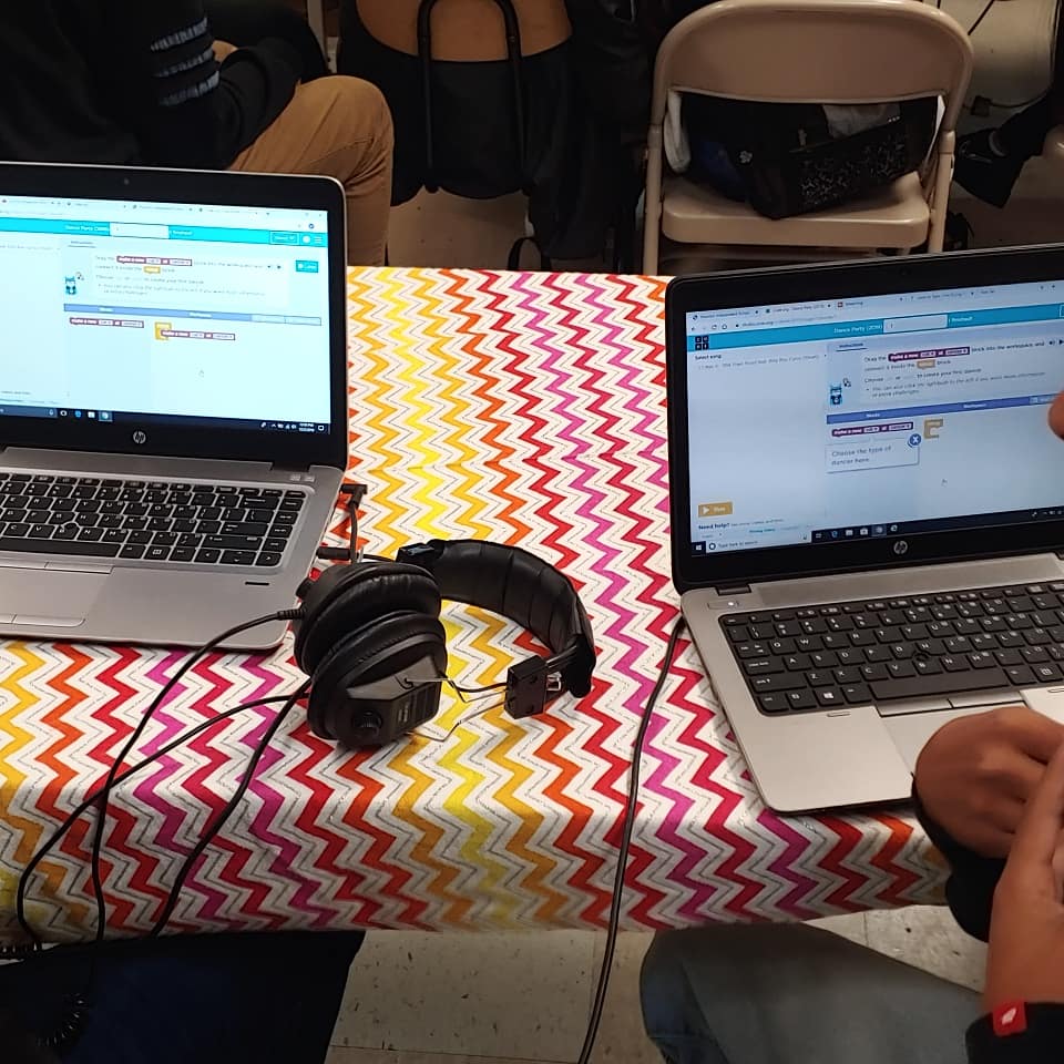 Marshall_HISD's tweet photo. #hisd #houstonisd #12daysofcode #day1 #DanceParty #hourofcode #codeorg #code.org #texas #houston #applelab #hp #laptop #computerlab #computerconcepts @HoustonISD @HISD_Inst_tech @clever @itslearning @Apple @hourofcode @codeorg https://t.co/A6WPXdc5eb