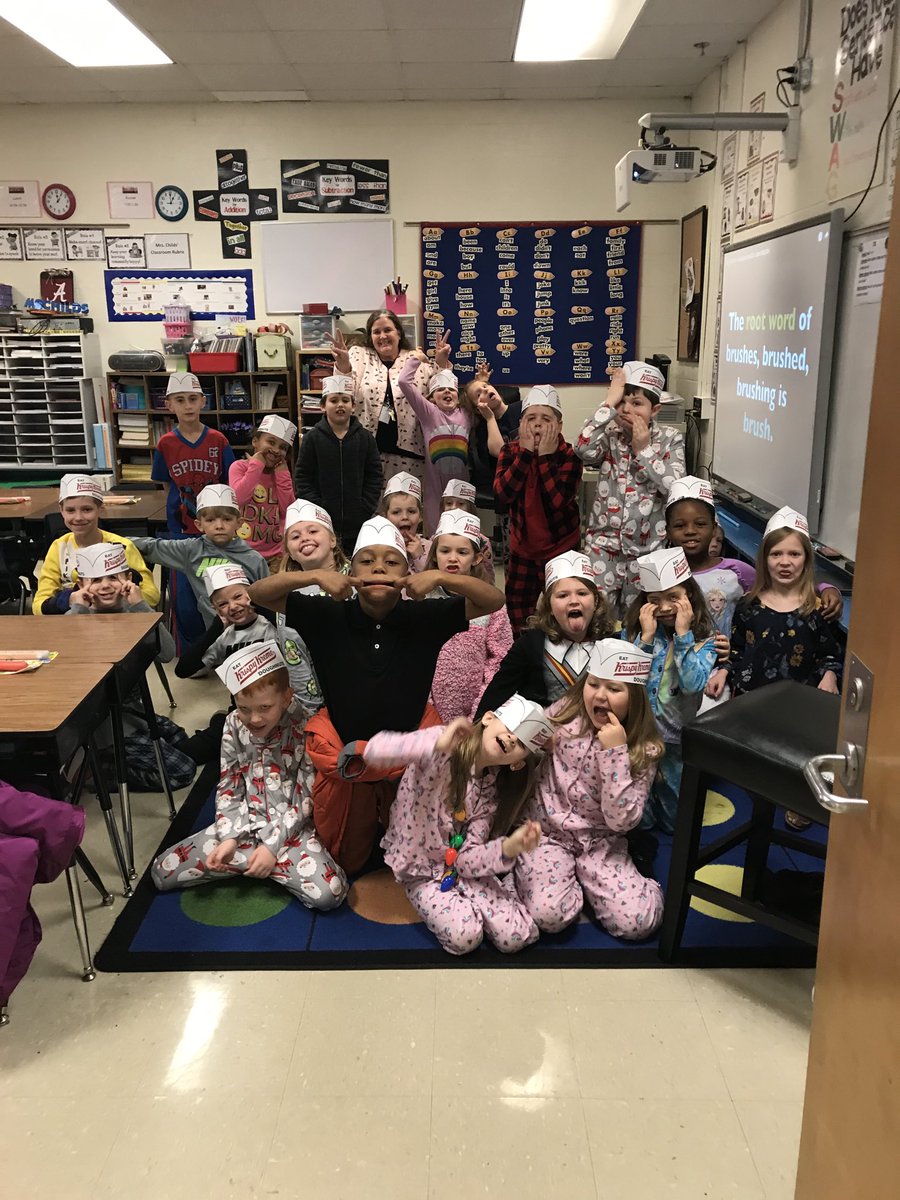 Mrs. Childs’ class celebrates winning the Turkey Feather Fundraiser sponsored by Glenwood’s fabulous PTO!!  Thanks to all students and parents for “dressing” our turkey!!