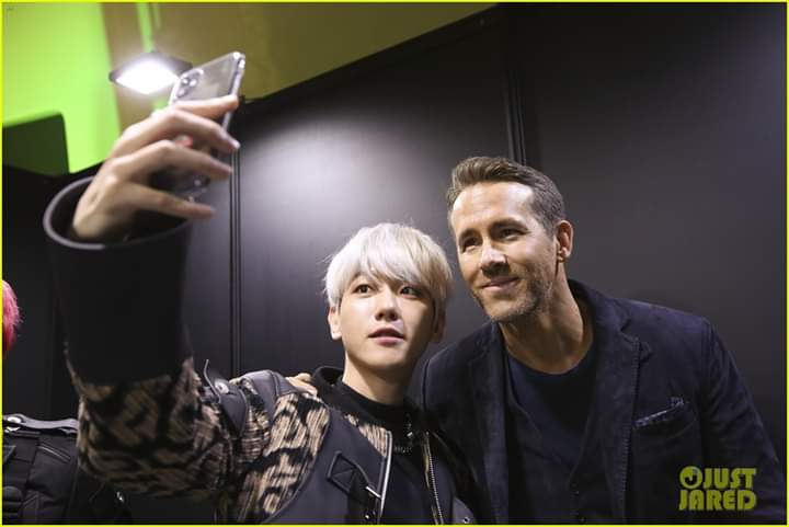 PCYHyun0527's tweet photo. 🔷️ Artículo de Just Jared en su sitio web con #EXO en el backstage del evento "6 Underground", tomandose fotos con el actor Ryan Reynolds.
🔗https://t.co/PyPZk1AIlJ
#MondayOBSESSION
#EXO #엑소 #weareoneEXO #EXOonearewe @exoonearewe #OBSESSION #EXODEUX @weareoneEXO https://t.co/k8lmzNaAua