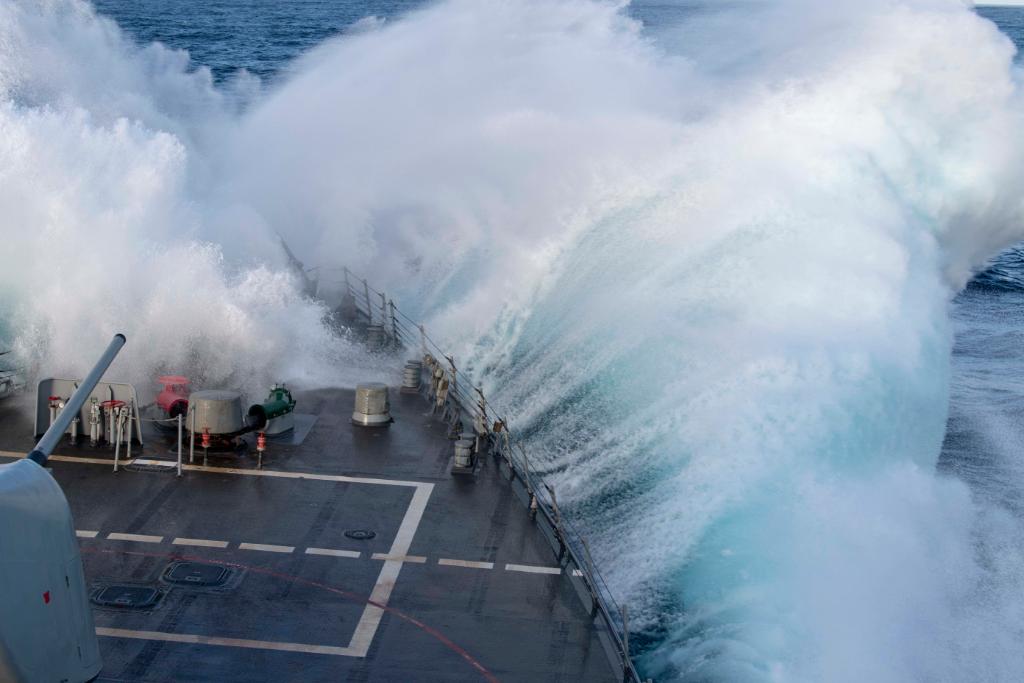 #USNavy photos of the day: #USSHarrySTruman is underway, #USSCarney holds a general quarters drill and #USSPaulHamilton conducts damage control training and is underway in heavy seas. ⬇️ info & download ⬇️: navy.mil/viewPhoto.asp?