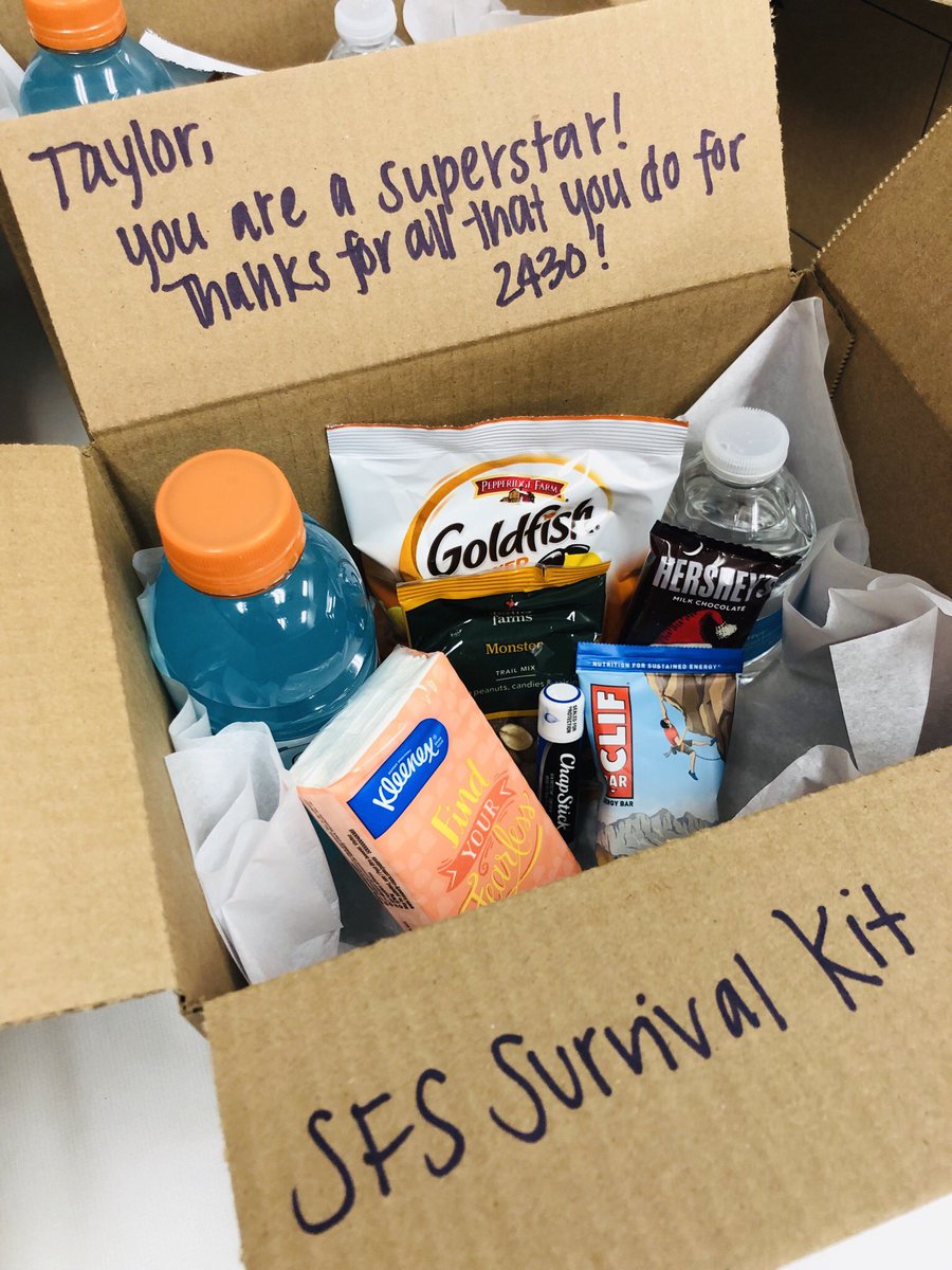 Aim4theTarget's tweet image. Our SFS team is not only shipping packages this Q4, but they are receiving them!! We delivered a little love to each SFS TM today to thank them for their dedication to #CyberWeek ! Thank you @SavannahTavares for this idea!! @joe_hocking1 @DavePFromTarget