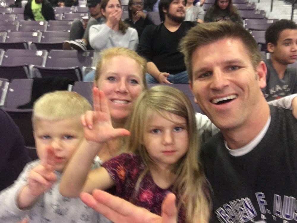 DrKeithHubbard's tweet photo. Lovin’ watching the Jacks hustle! #AxeEm https://t.co/Vn4UqE5Vpw