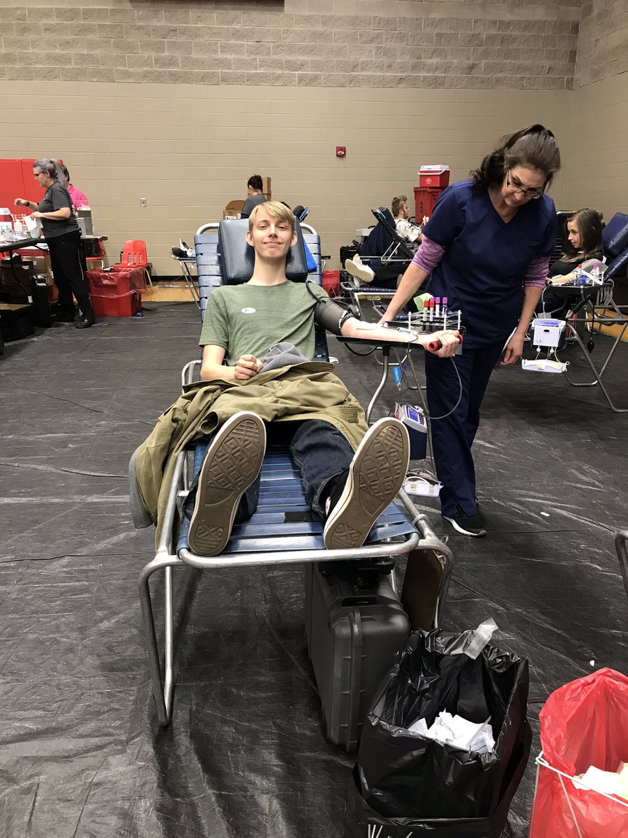 sridinger's tweet photo. Branson High School kids come together to make a difference by giving blood to save lives!  Proud to be a pirate!  @BHSSTUCO1415 @bransonschools @BransonPirates https://t.co/2QUiaUTX3B